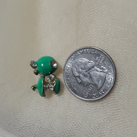 Betsey Johnson blinged green apple mismatched earrings - Picture 7 of 8